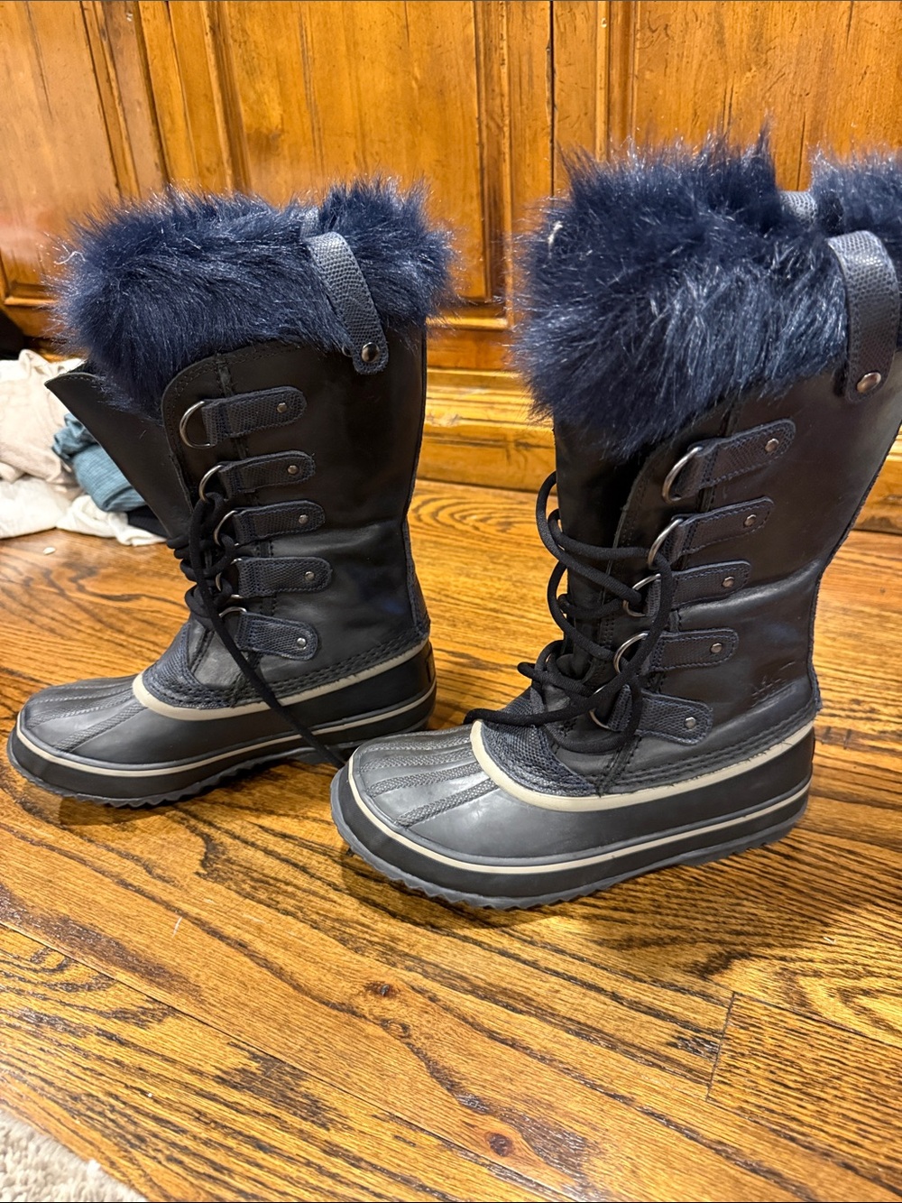 Sorel Women's Black Winter Lace-Up Boots with Faux Fur Cuff